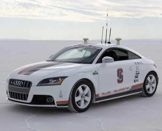 透明、ブレーキランプなし、至る所に広告：自動運転車の未来