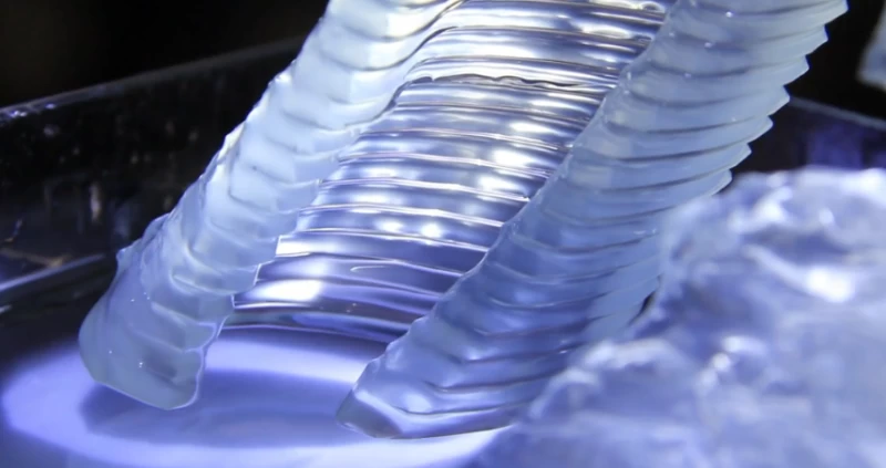 ロボット式3Dプリンターの新タイプで、印刷途中でのデザイン変更が可能に