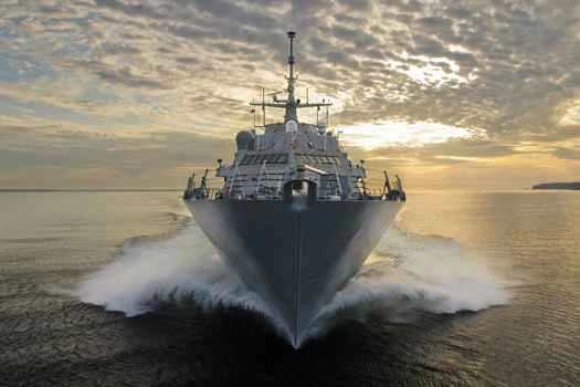 「ぴくぴく動く」素材が船体から細菌を除去する