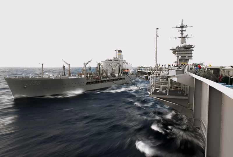 軍艦、グレン・フライ、そして海のガソリンスタンド