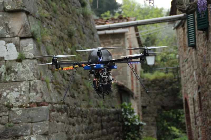 ドローンの週：ロラパルーザののんびり屋、考古学の助けなど