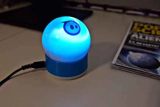 ビデオ: Sphero Robotic Ball (Slash Cat の夢のおもちゃ) を実際に使ってみる