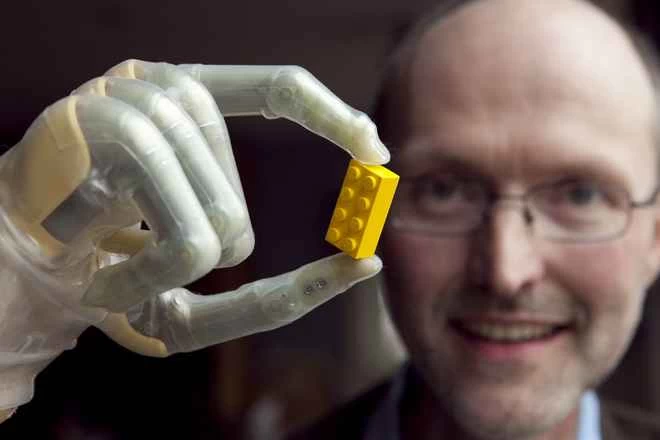 指：タッチバイオニクス