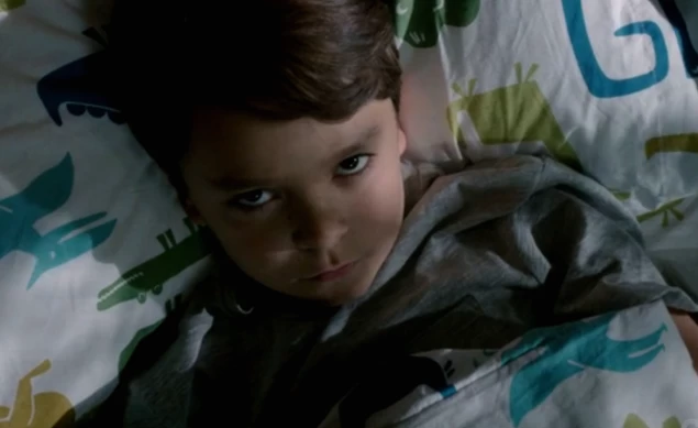 CBSシリーズ「エクスタント」のアンドロイドの子供、イーサンのスクリーンショット