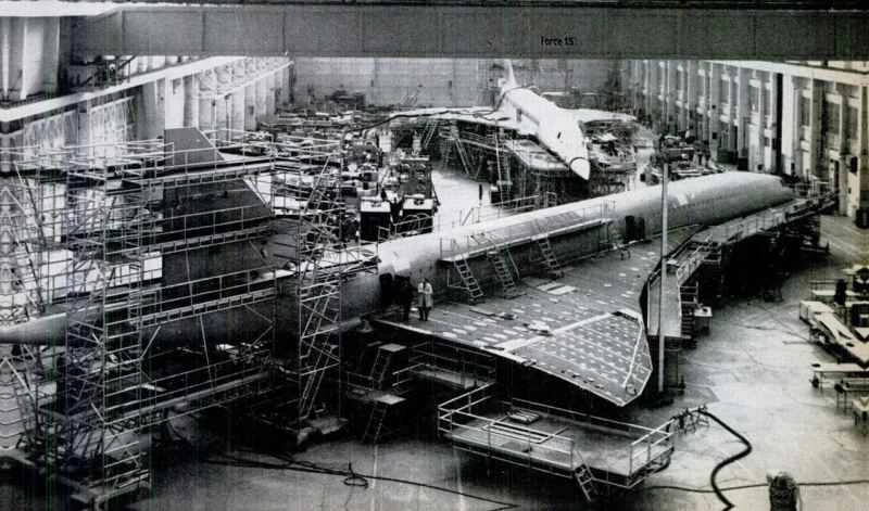 音速の2倍以上の速度で飛行