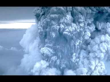 小さな爆発がセントヘレンズ山を揺るがした