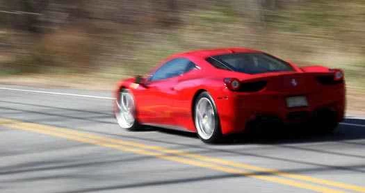 最高のテスト：フェラーリ458イタリアで高速走行