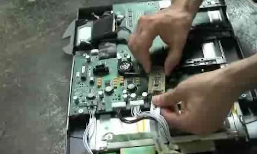 電子投票機をハッキングした方法