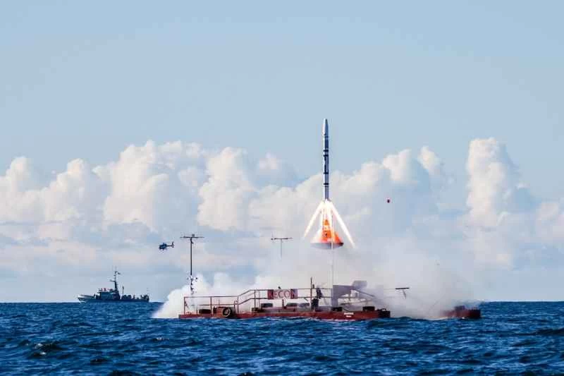 オープンソースの宇宙：2人の男が大衆向けの自家製ロケット船を建造する方法