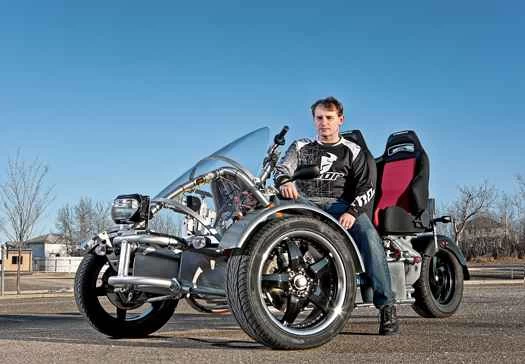 一体何を作ったの？！：約2,000個のバッテリーで動く公道走行可能な三輪車