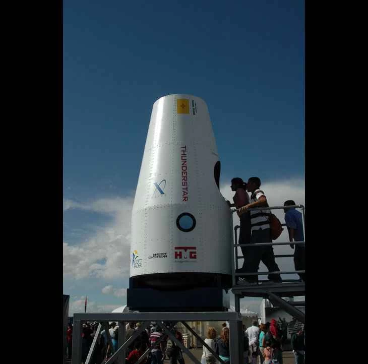 スターチェイサーの3人乗り宇宙カプセル