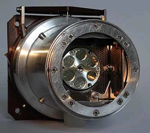 アルファ粒子X線分光計