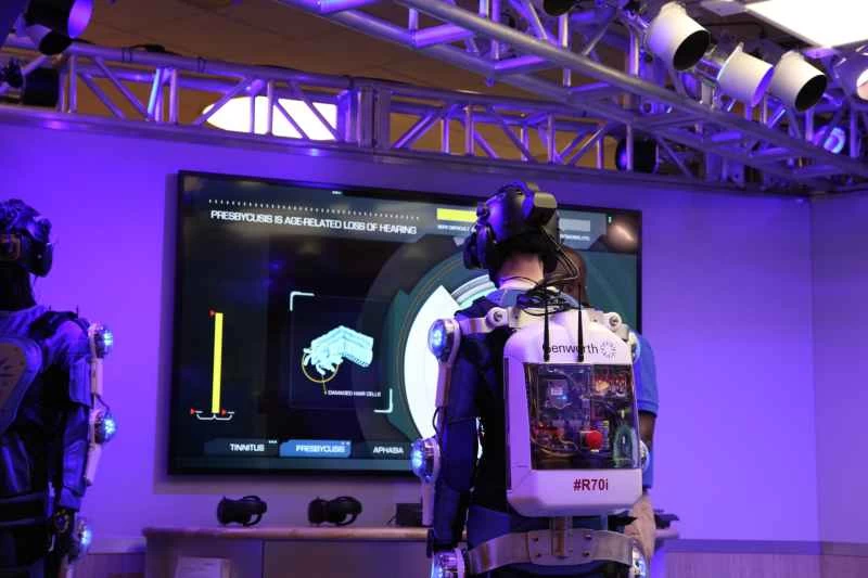 老朽化したスーツを着た聴覚障害