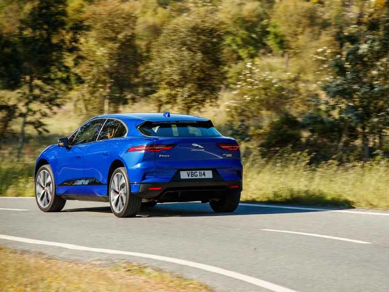 セシウムブルーのジャガー I-PACE