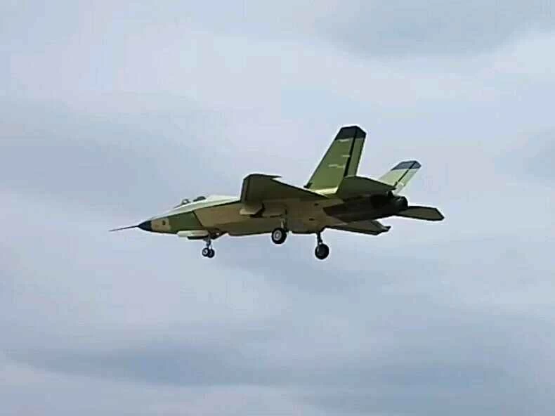 中国 FC-31 J-31 ステルス戦闘機