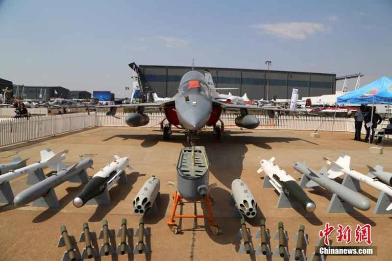 L-15 JL-10 ジェット戦闘機練習機