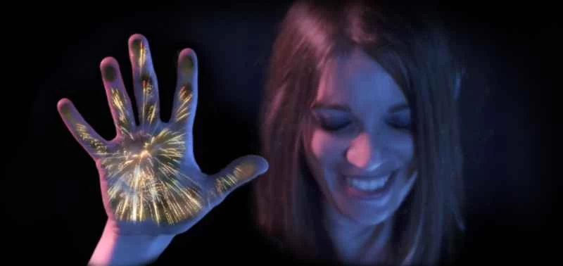 ディズニー・リサーチは手で感じることができる花火大会を制作した
