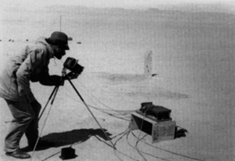 バグノルドは砂嵐の中で風を計測する