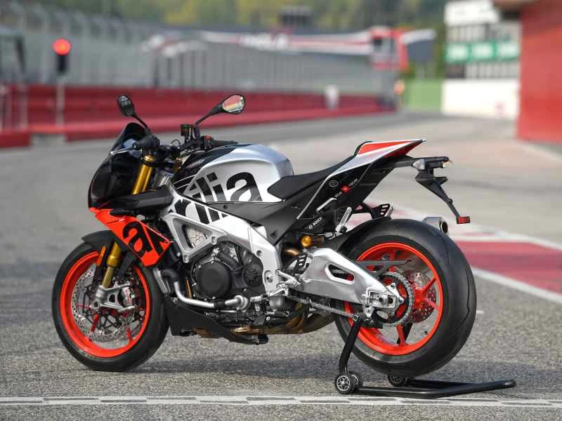 アプリリア トゥオーノ V4 1100 ファクトリー