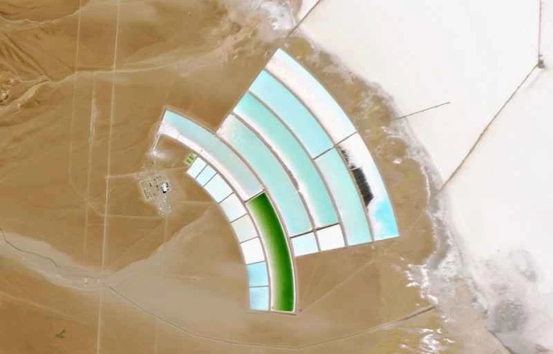 アルゼンチンのオラロス塩湖リチウム鉱山