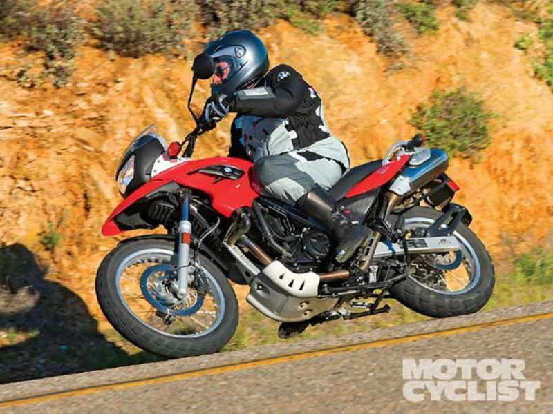 BMW F650GS または G650GS は、オンロードとオフロードの両方を走行したい初心者に最適なバイクです。