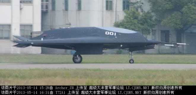 中国シャープソードステルスUCAV 麗江