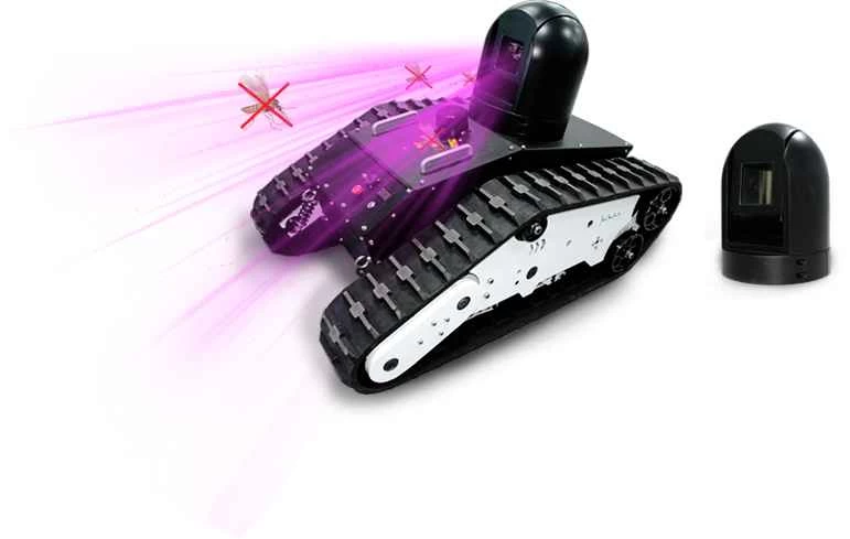 このロボット戦車はレーザーで蚊を駆除しようとしている