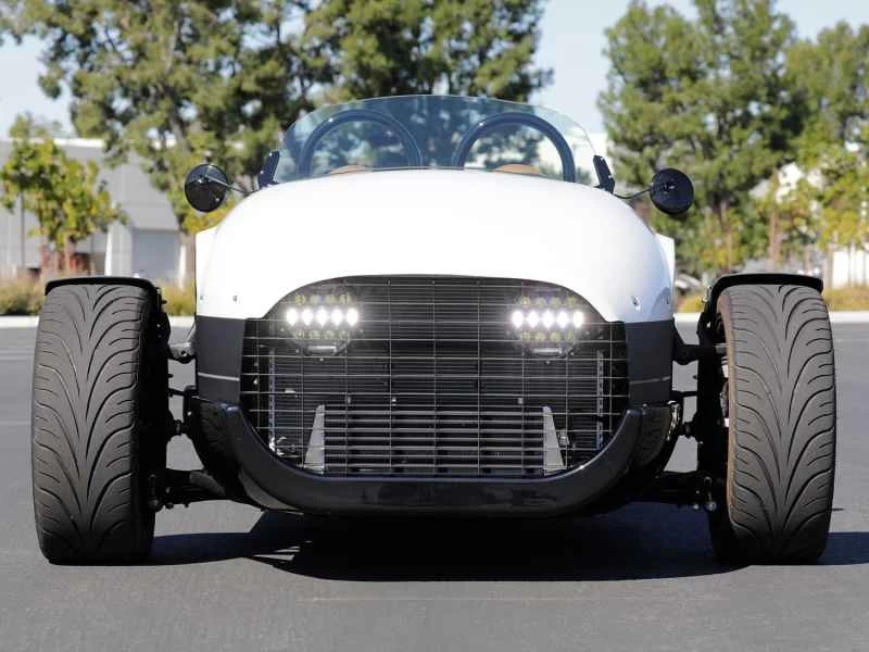 ヴァンダーホール・モーター・ワークスのベニスGTは、オープンホイール・ロードスターの運転体験をシミュレートします。