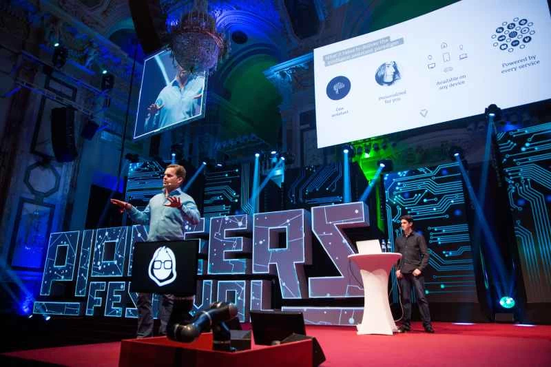 Viv の開発者 Dag Kittlaus 氏が、Pioneers Festival 2016 で新しい仮想パーソナル アシスタントについて語ります。
