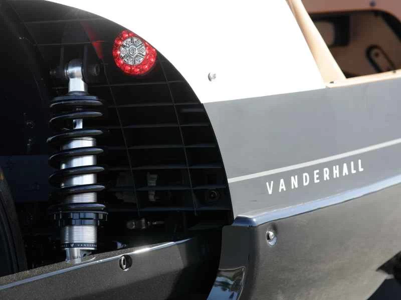 Venice GT リアサスペンションは、フレームと片側スイングアームの間に直接取り付けられます。