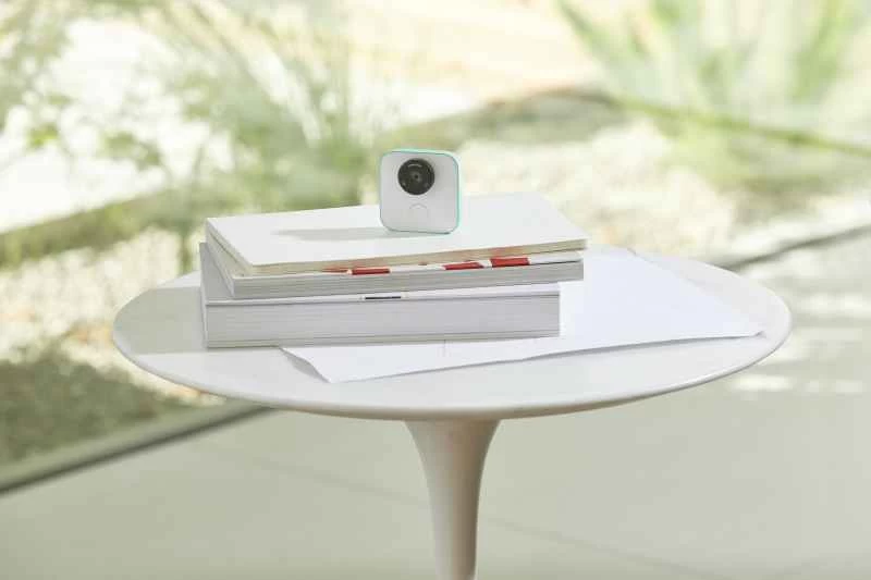 GoogleのClipsカメラはAIを活用して、家族の大切な瞬間を見つけ出そうとする