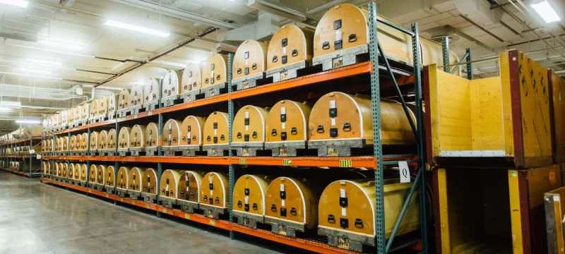 光を遮断する木製容器