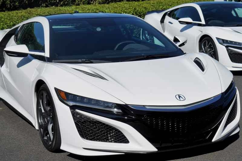 駐車中のアキュラNSX