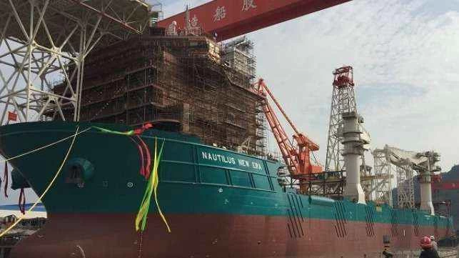 そして今、水深1マイルから39,000トンの鉱石を採掘できる船が