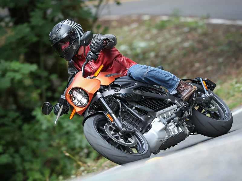 LiveWireがコーナーを曲がる