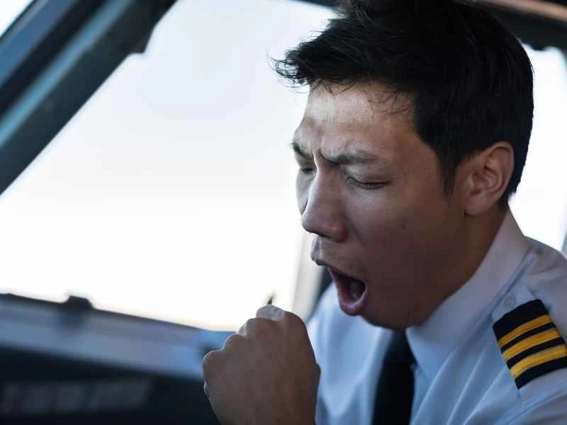 パイロットがコックピットで眠ることで航空の安全性が向上する可能性がある