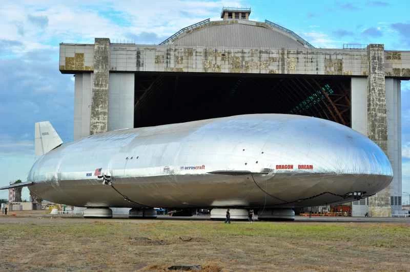 ドラゴンドリーム屋外格納庫