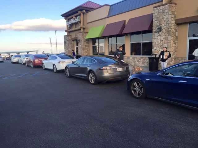 httpswww.popsci.comsitespopsci.comfilestesla-model-s-electric-cars-at-tejon-ranch-supercharger-december-26-2015-photo-by-tmc-user-lump_100540384_m.jpg