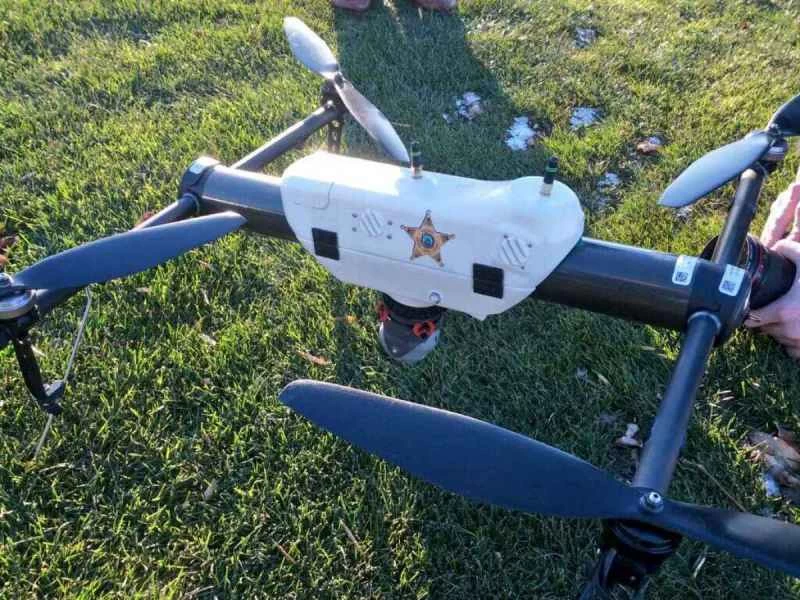 いいえ、ノースダコタ州は警察ドローンにテーザー銃を装備していません