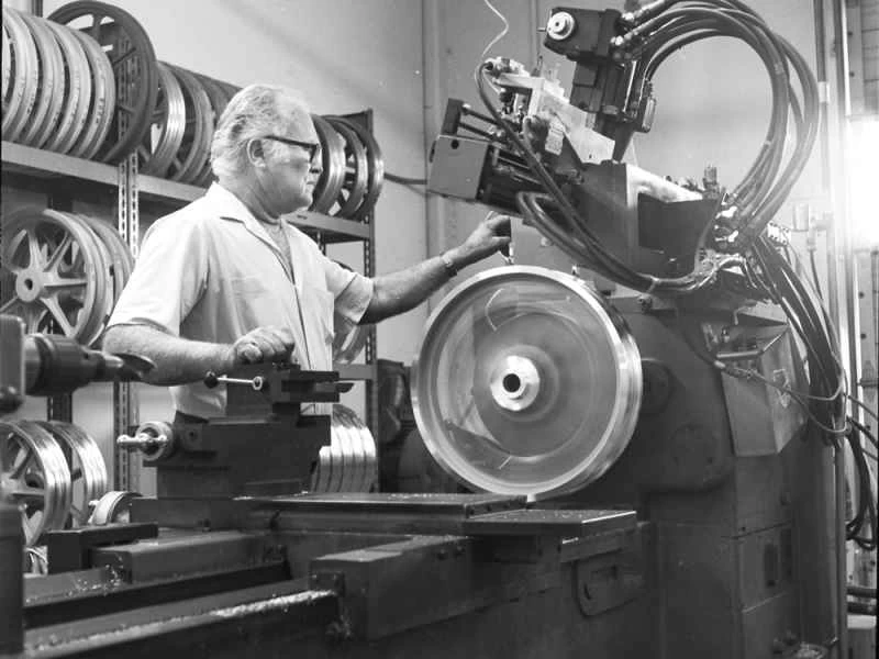 エリオット・モリス