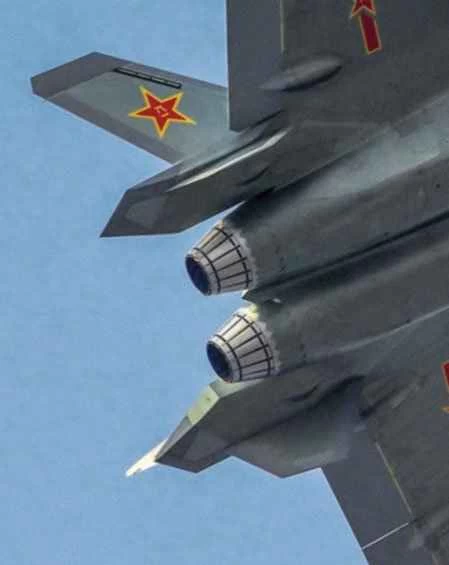 J-20ステルス戦闘機 2015年 中国製エンジン